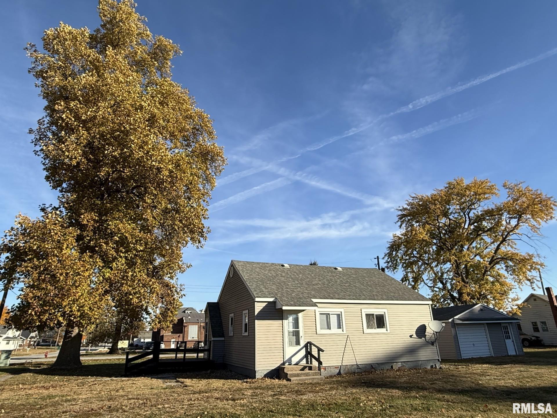 215 South Chamberlain Street Roseville, IL 61473 - Photo 6 of 35