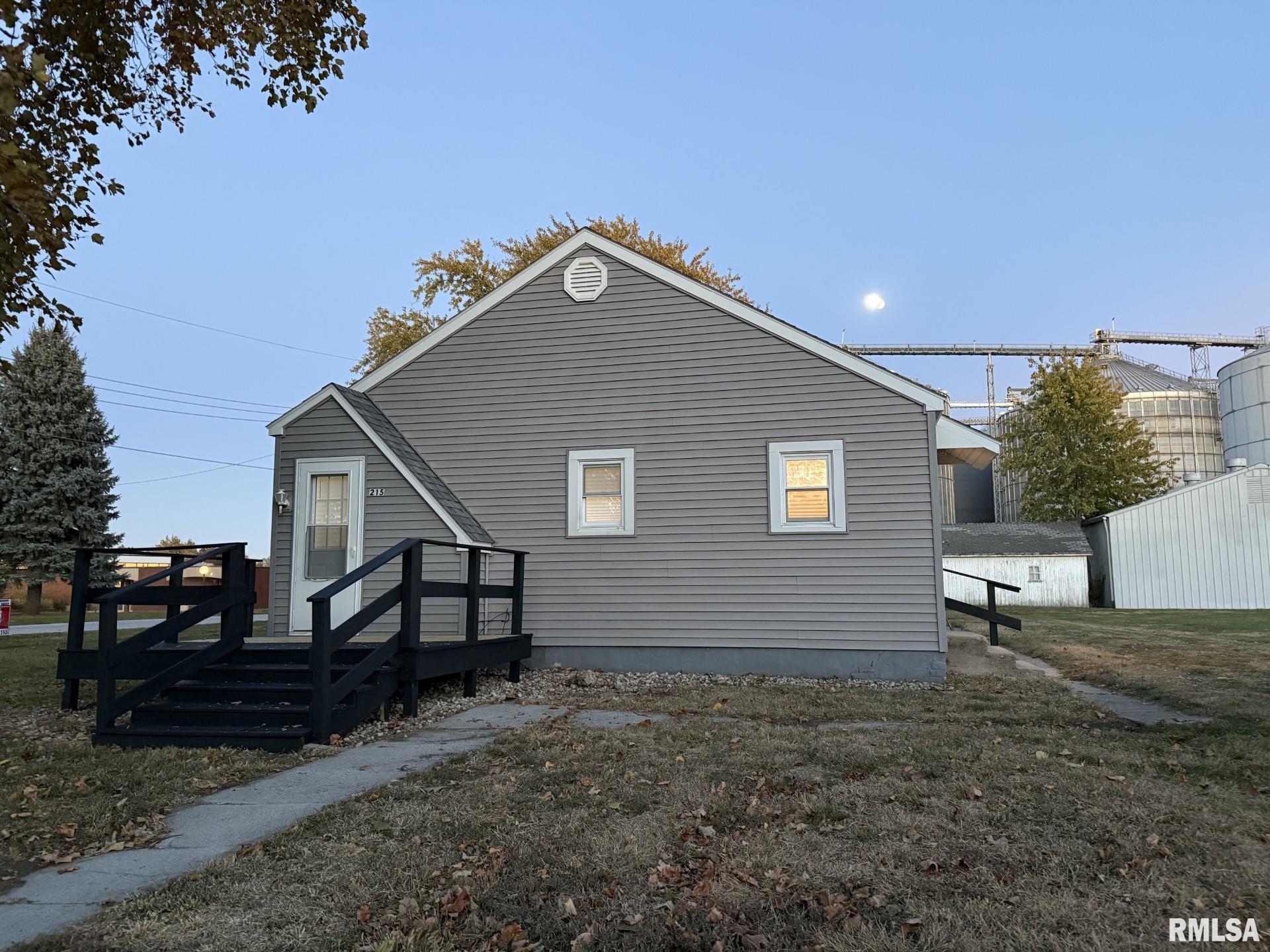 215 South Chamberlain Street Roseville, IL 61473 - Photo 9 of 35