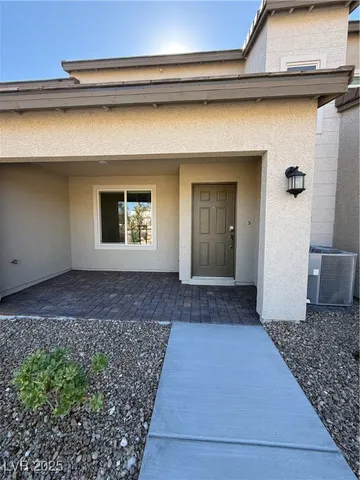 $1,950 | 10774 Astell Isle Court, Las Vegas, NV 89166
