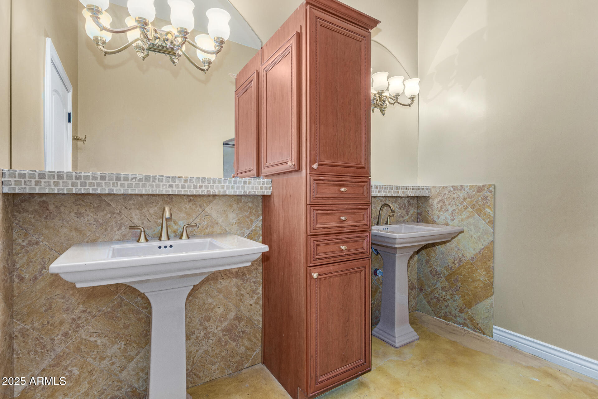 622 West Linger Lane Phoenix, AZ 85021 - Photo 15 of 26 a bathroom with a sink and a mirror