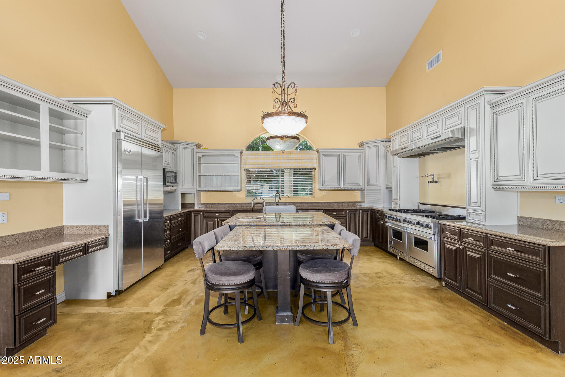 622 West Linger Lane Phoenix, AZ 85021 - Photo 3 of 26 a kitchen with stainless steel appliances granite countertop a stove a sink dishwasher a dining table and chairs with wooden floor