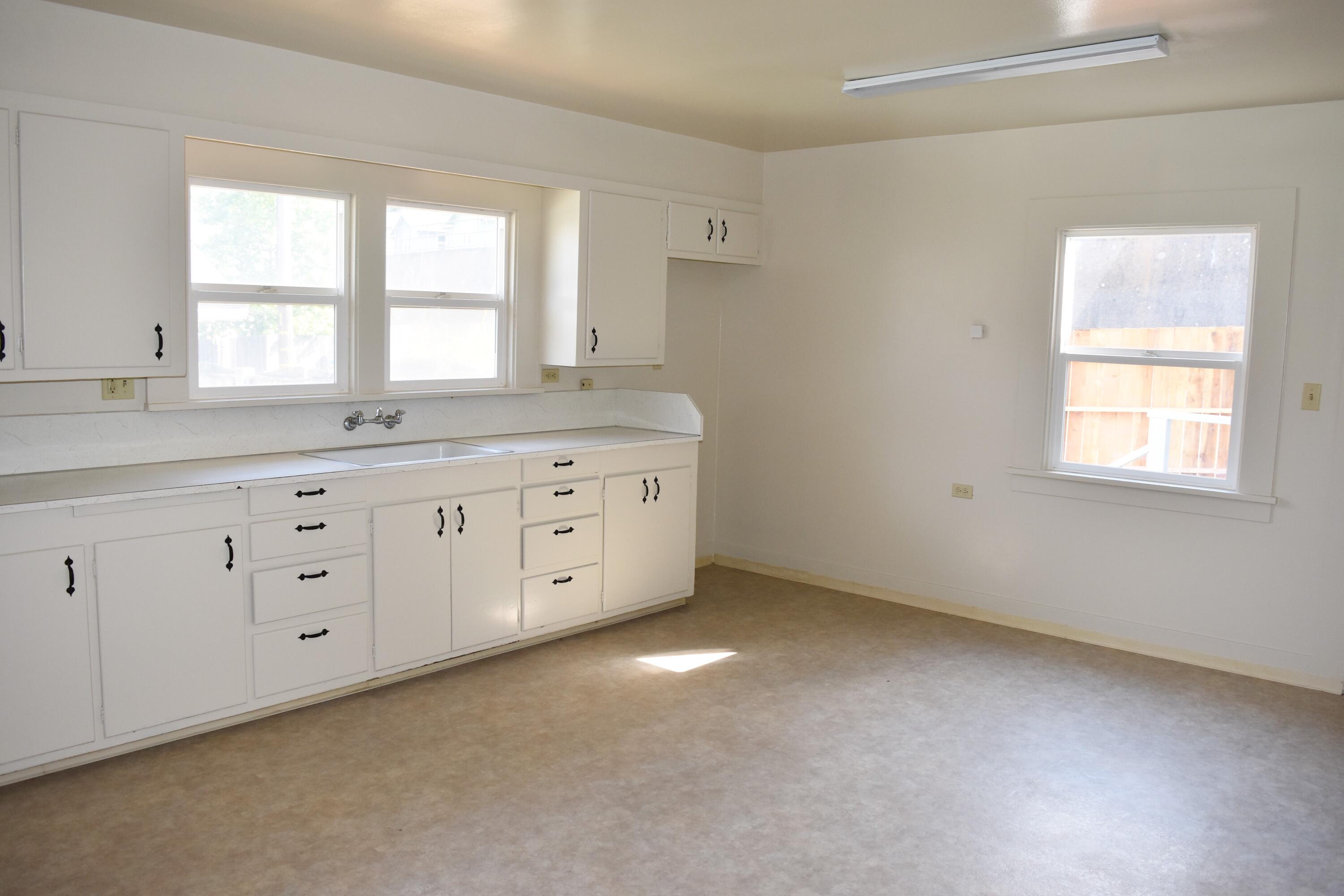 182 Main Street Scotia, CA 95565 - Photo 5 of 20