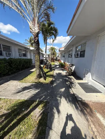 $1,700 | 720 Southwest 7th Street, Unit 1, Dania Beach, FL 33004