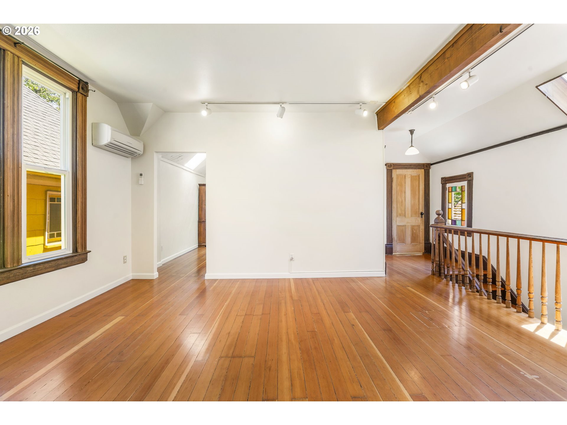 3206 South Kelly Avenue Portland, OR 97239 - Photo 7 of 38 Living Room