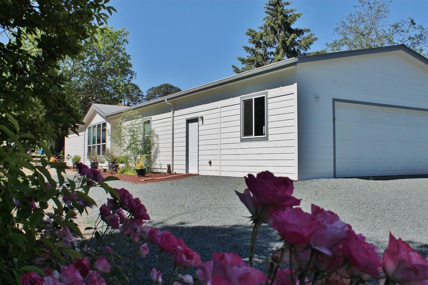 1225 South Stage Road Medford, OR 97501 - Photo 2 of 27 Gallery Image 2