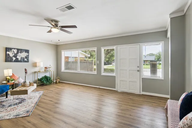 a view of livingroom with hardwood floor and ceiling fan