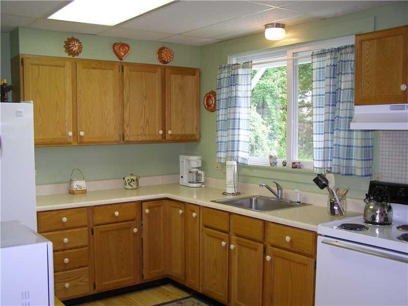 8 Spring Street East Boothbay, ME 04544 - Photo 10 of 14 Kitchen.