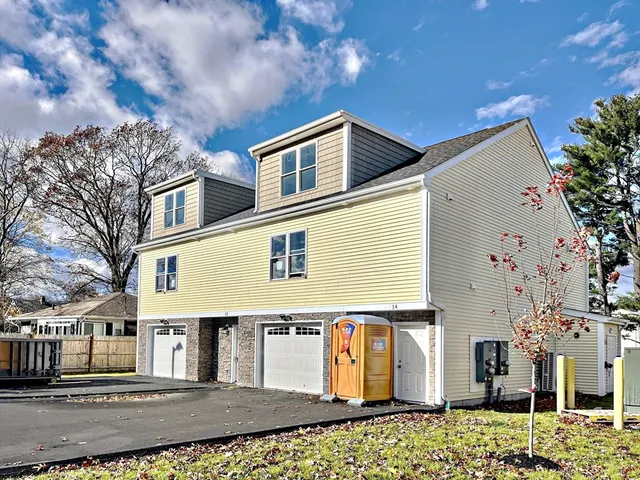 $575,000 | 14 Dyer Street, Unit 14, Rockland, MA 02370
