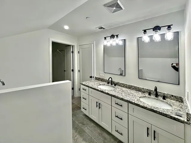 $575,000 | 14 Dyer Street, Unit 14, Rockland, MA 02370