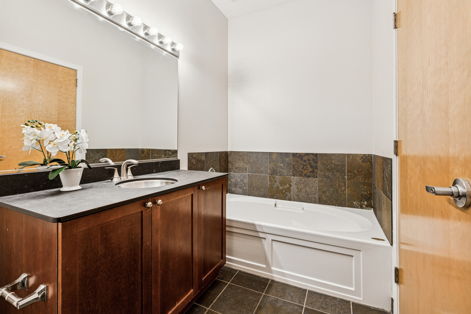 321 South Sangamon Street, Unit 908 Chicago, IL 60607 - Photo 12 of 15 Gallery Image 12