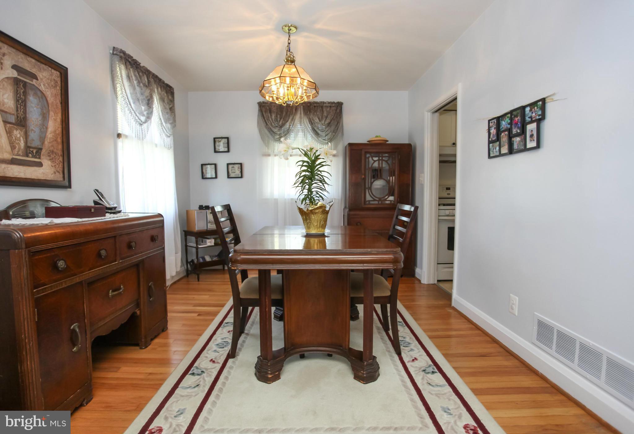 1916 Beverly Road Catonsville, MD 21228 - Photo 8 of 25 Living Room