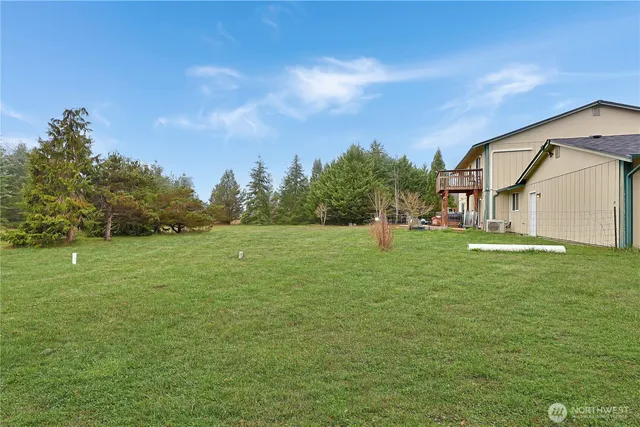 a view of a back yard of the house