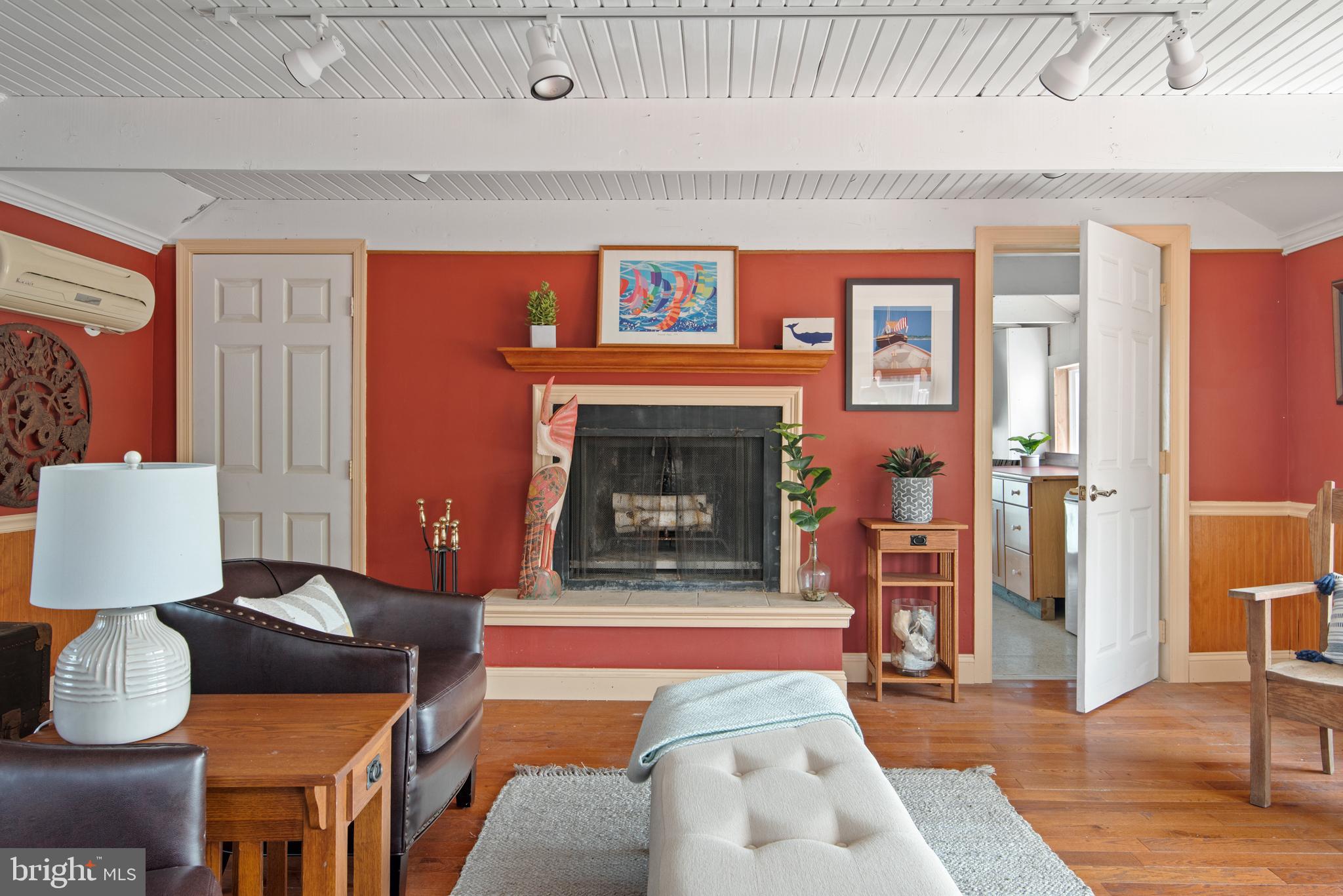 3731 Thomas Point Road Annapolis, MD 21403 - Photo 45 of 90 Interior sitting room in Boathouse with waterviews