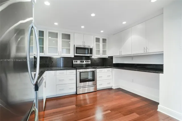 $6,900 | 9801 Collins Avenue, Unit 8N, Bal Harbour, FL 33154