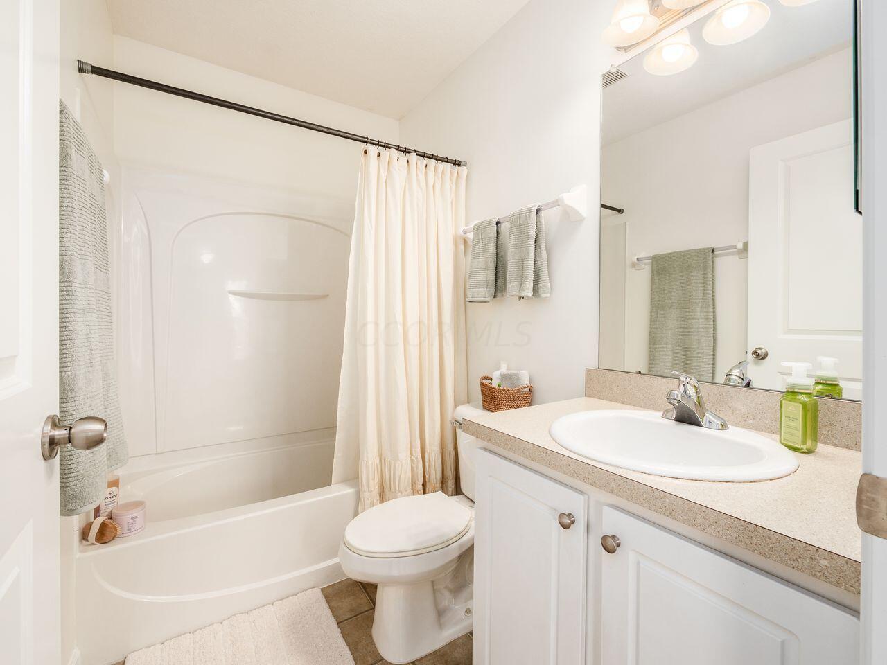 6305 Needletail Road, Unit 25 Columbus, OH 43230 - Photo 26 of 49 Second bedroom ensuite.