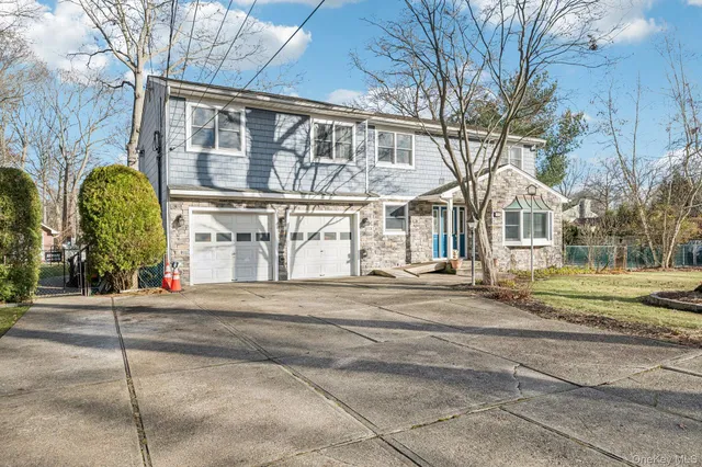 $799,000 | 98 Auborn Avenue, Shirley, NY 11967