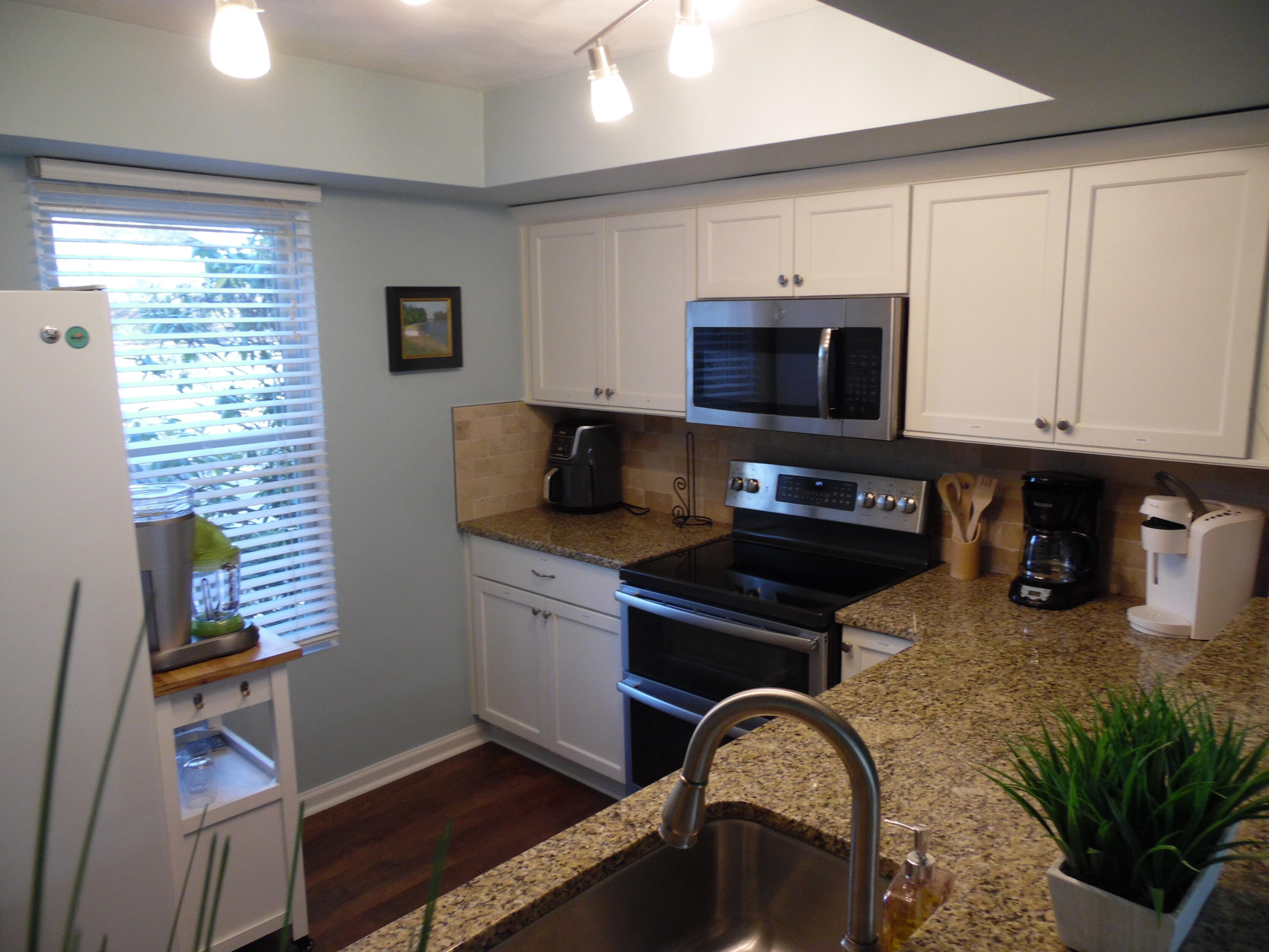 1788 Windlass Road, Unit C4 Moneta, VA 24121 - Photo 12 of 79 Kitchen w/ granite