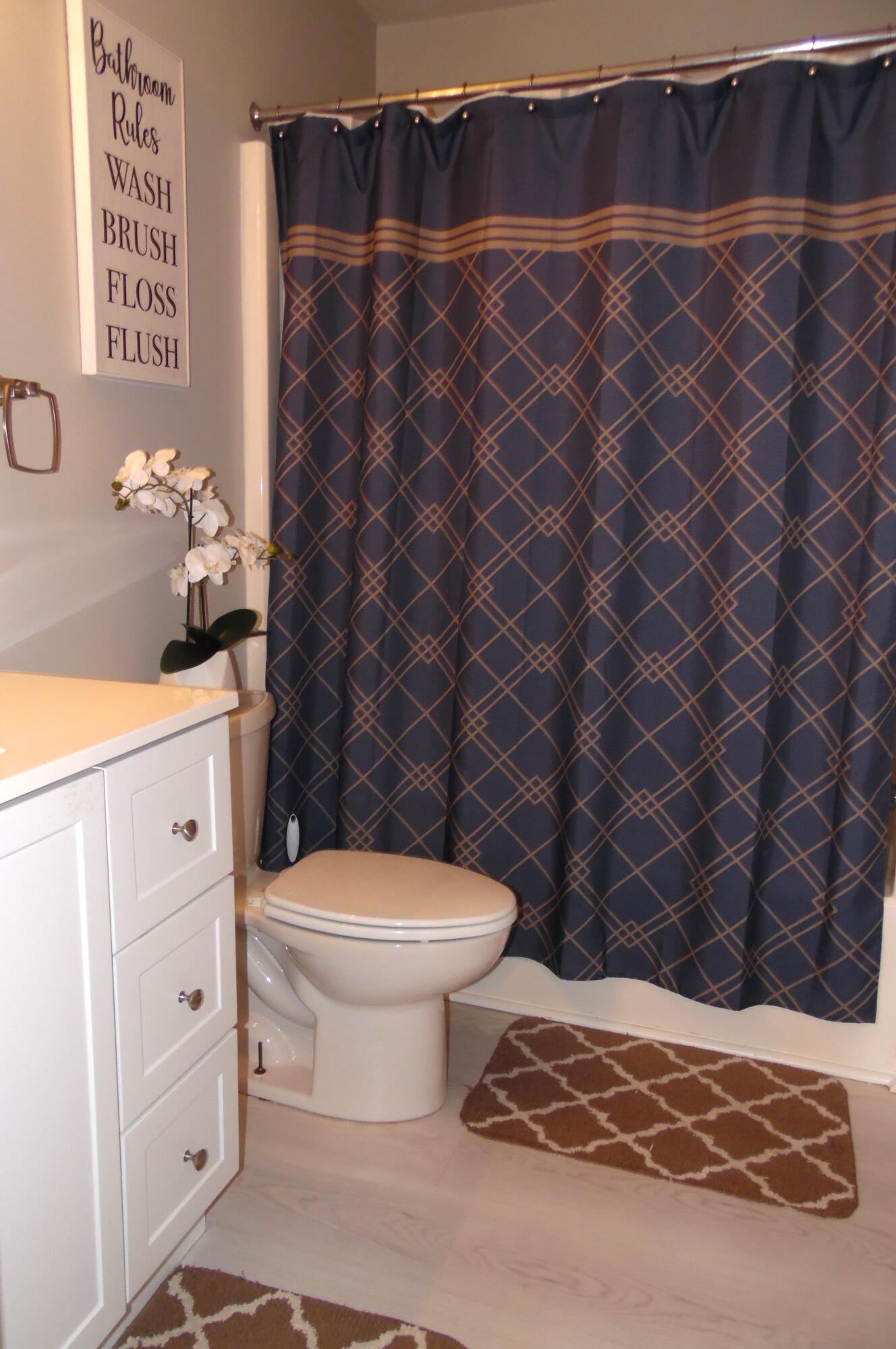 1788 Windlass Road, Unit C4 Moneta, VA 24121 - Photo 34 of 79 Upstairs full bath