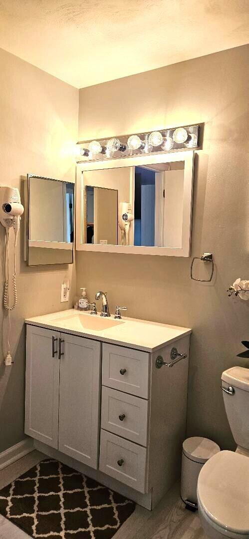 1788 Windlass Road, Unit C4 Moneta, VA 24121 - Photo 34 of 79 Upstairs full bath
