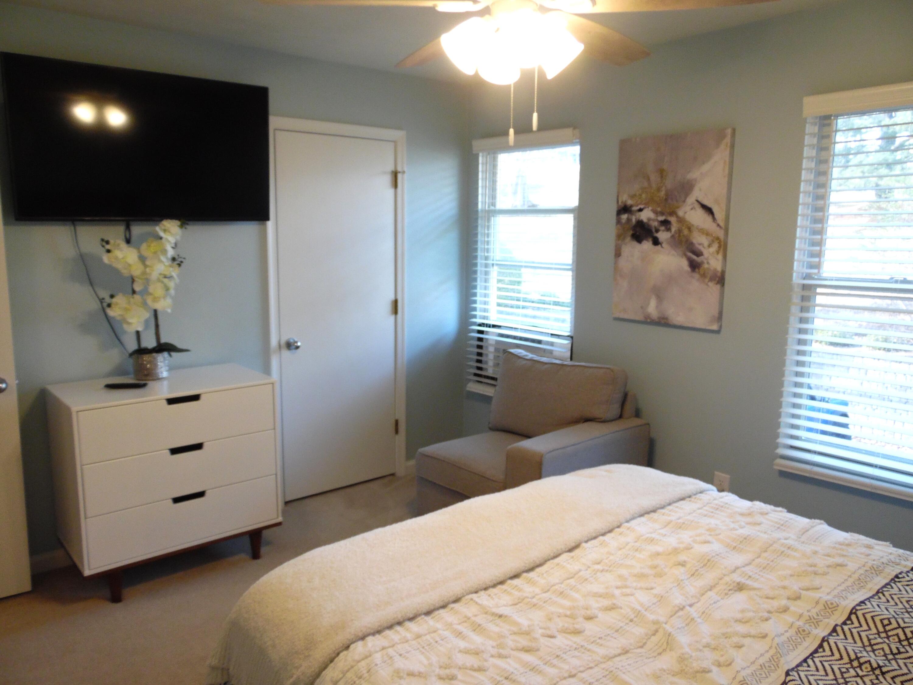 1788 Windlass Road, Unit C4 Moneta, VA 24121 - Photo 39 of 79 Guest bedroom