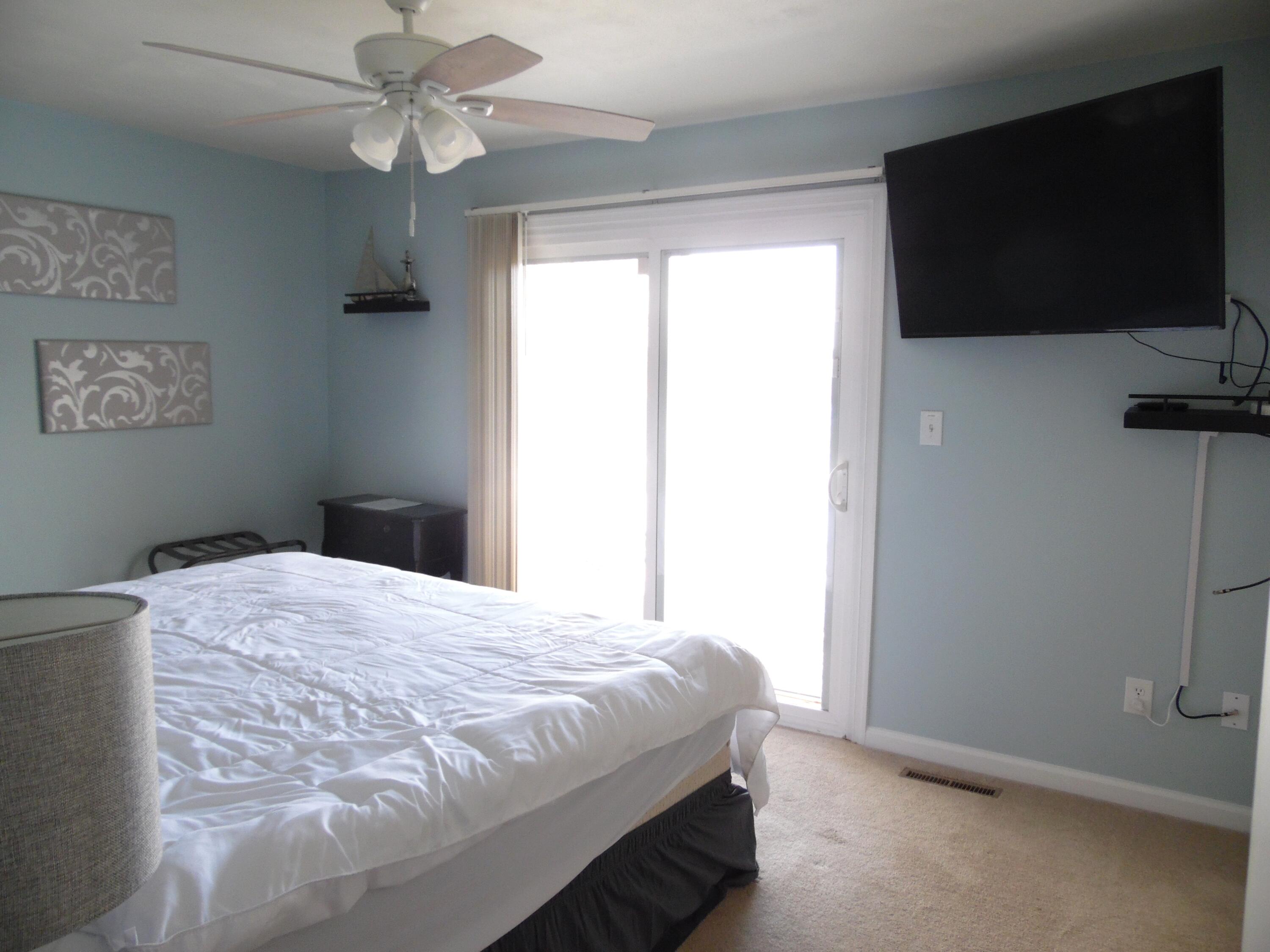 1788 Windlass Road, Unit C4 Moneta, VA 24121 - Photo 41 of 79 Primary bedroom