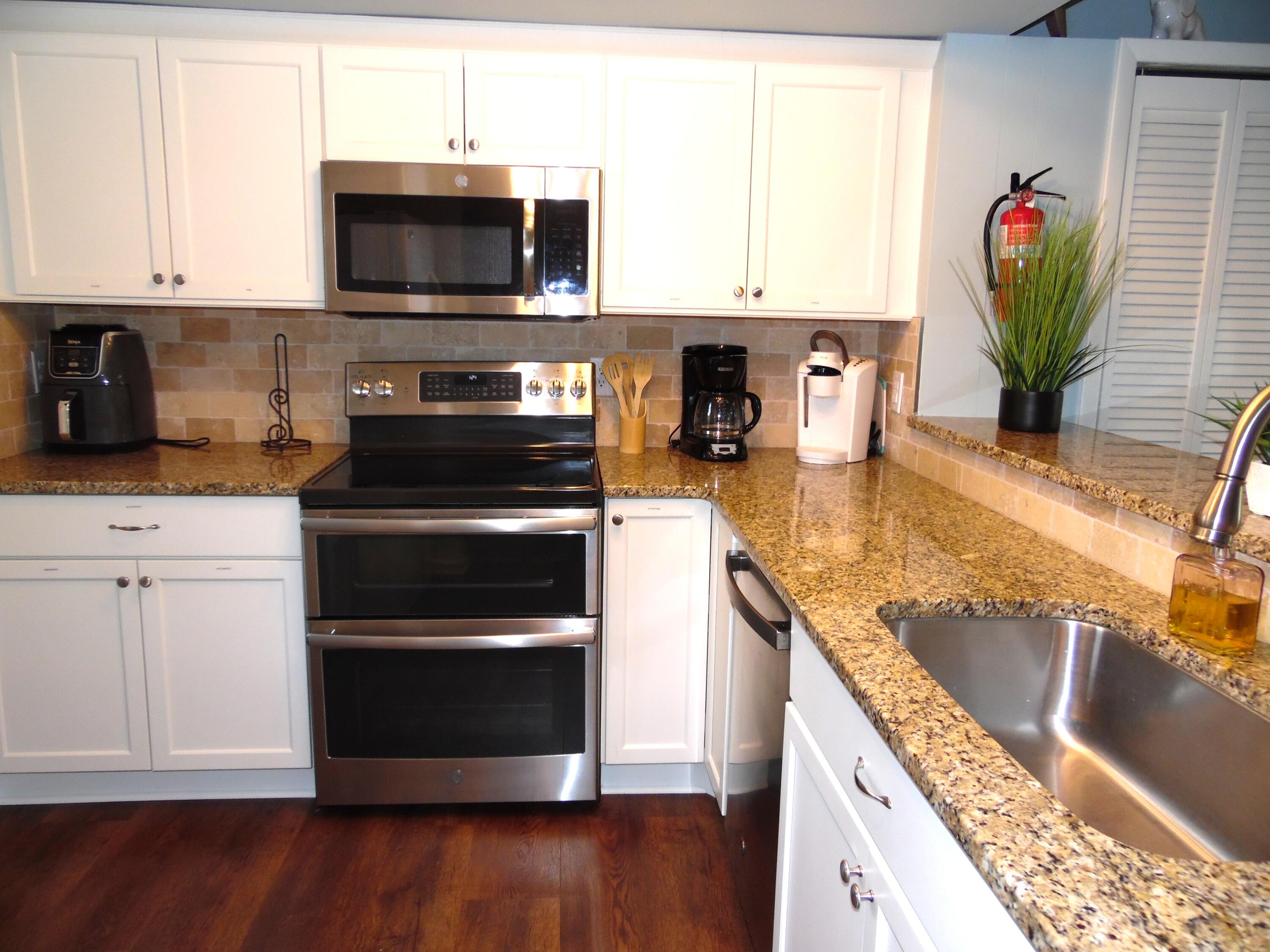 1788 Windlass Road, Unit C4 Moneta, VA 24121 - Photo 5 of 79 Kitchen