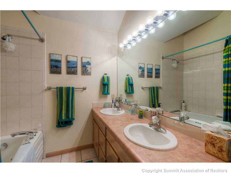 602 4 O Clock Road, Unit 32 Breckenridge, CO 80424 - Photo 16 of 25 Master Bath/Spa.