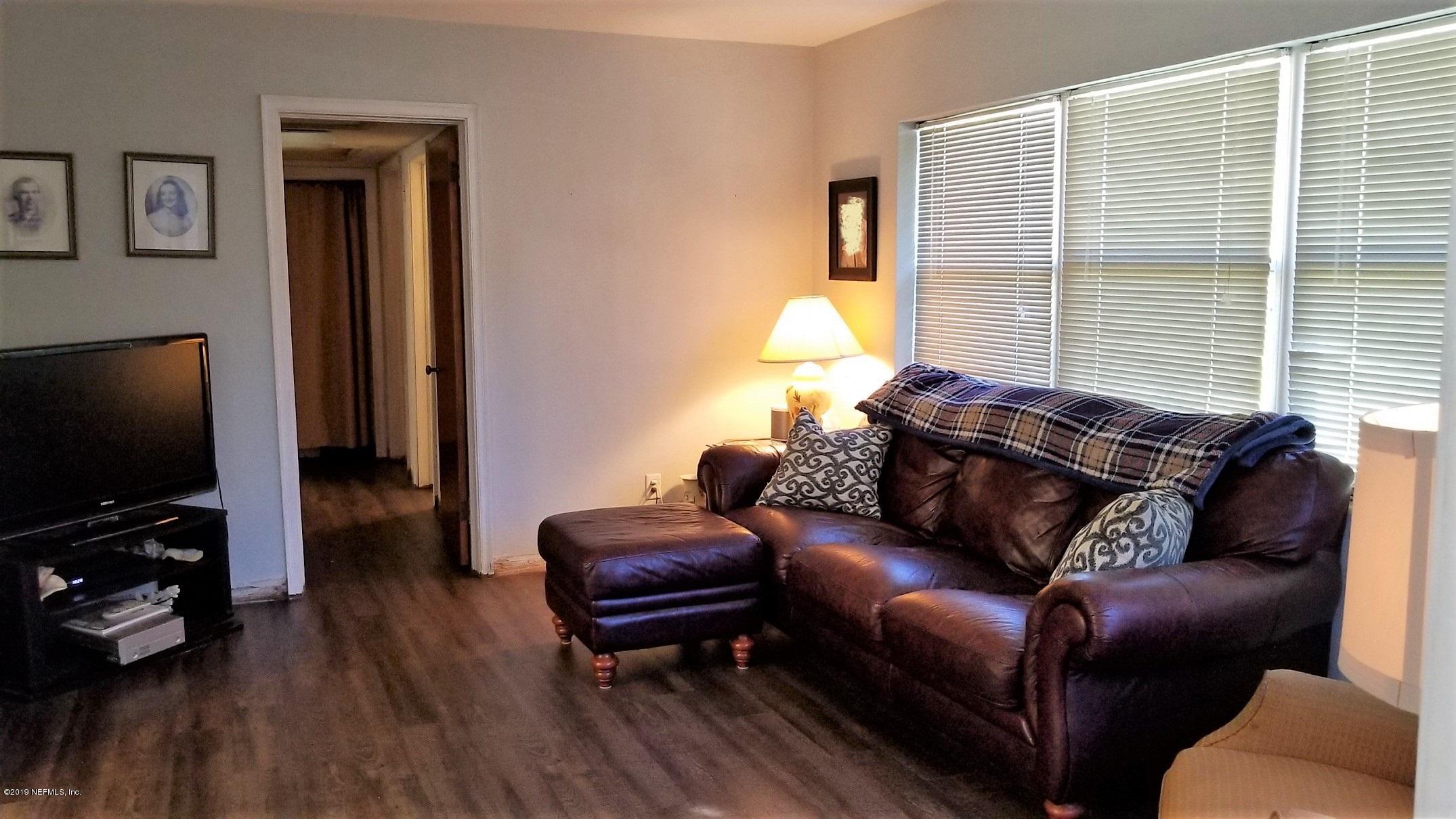 912 Wren Road Jacksonville, FL 32216 - Photo 2 of 12 Family Room