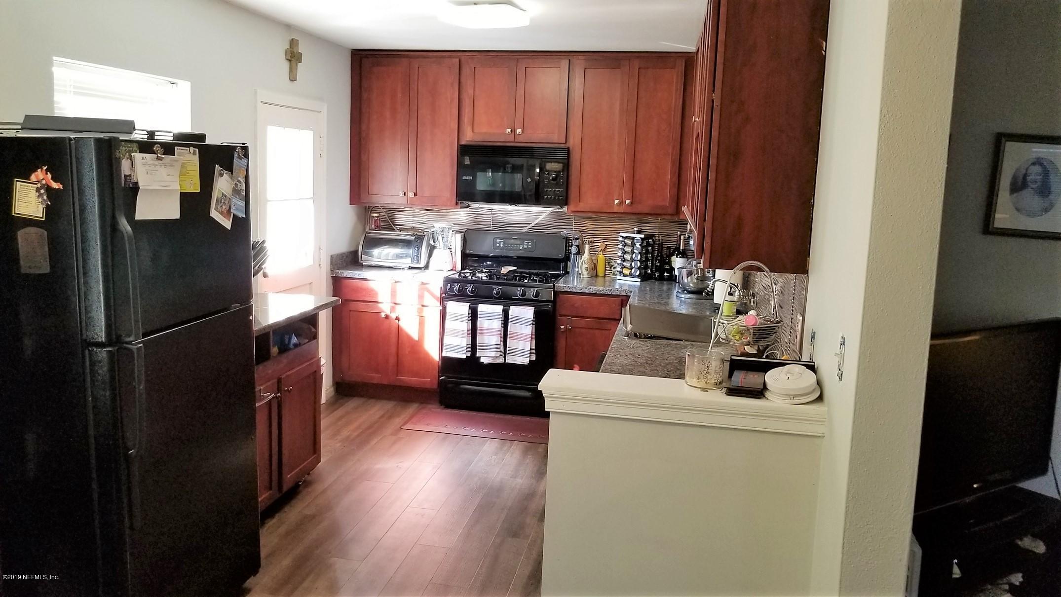 912 Wren Road Jacksonville, FL 32216 - Photo 3 of 12 Kitchen