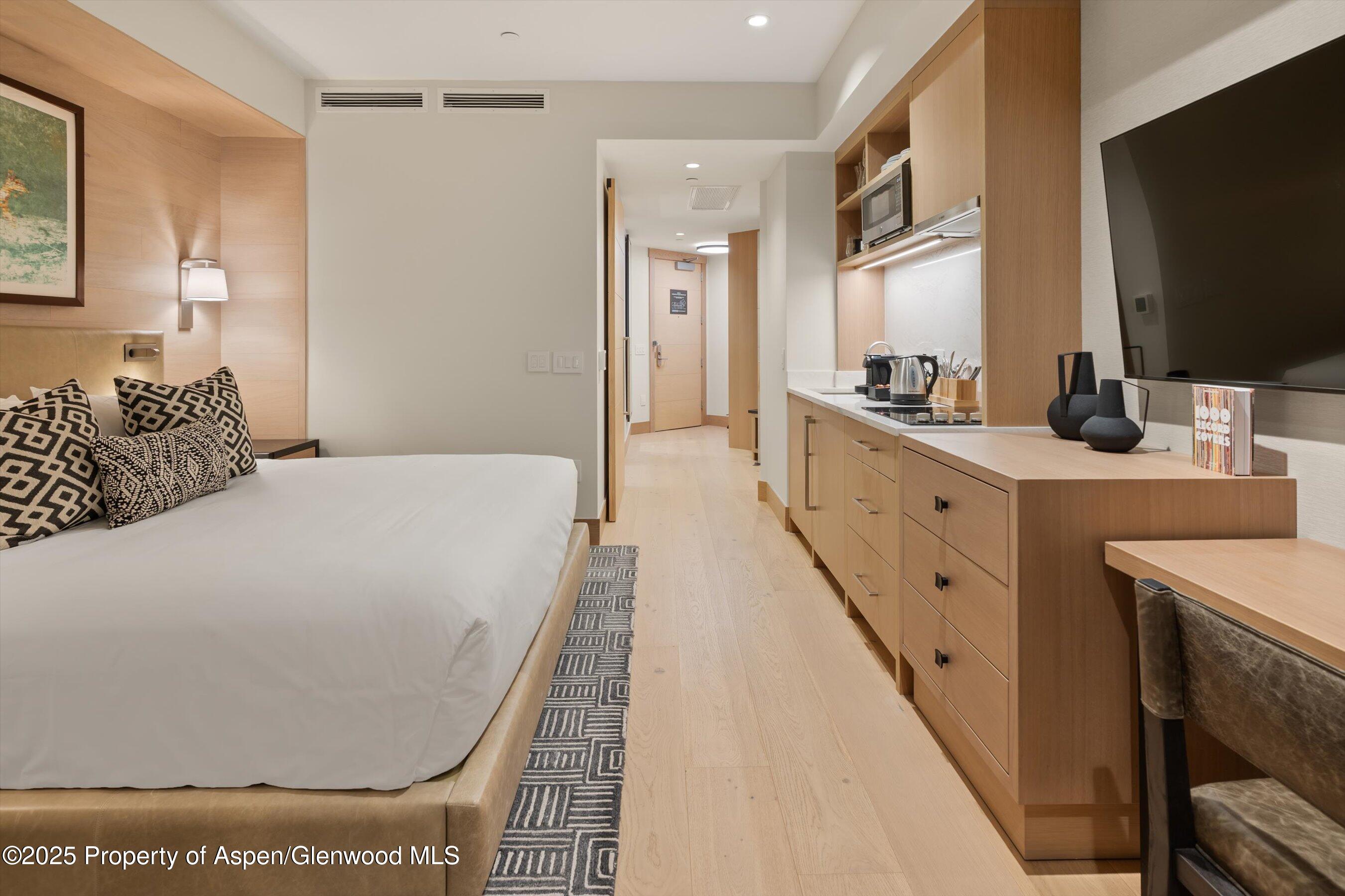 130 Wood Road, Unit 353355 Snowmass Village, CO 81615 - Photo 7 of 41 a large white bed in a white room