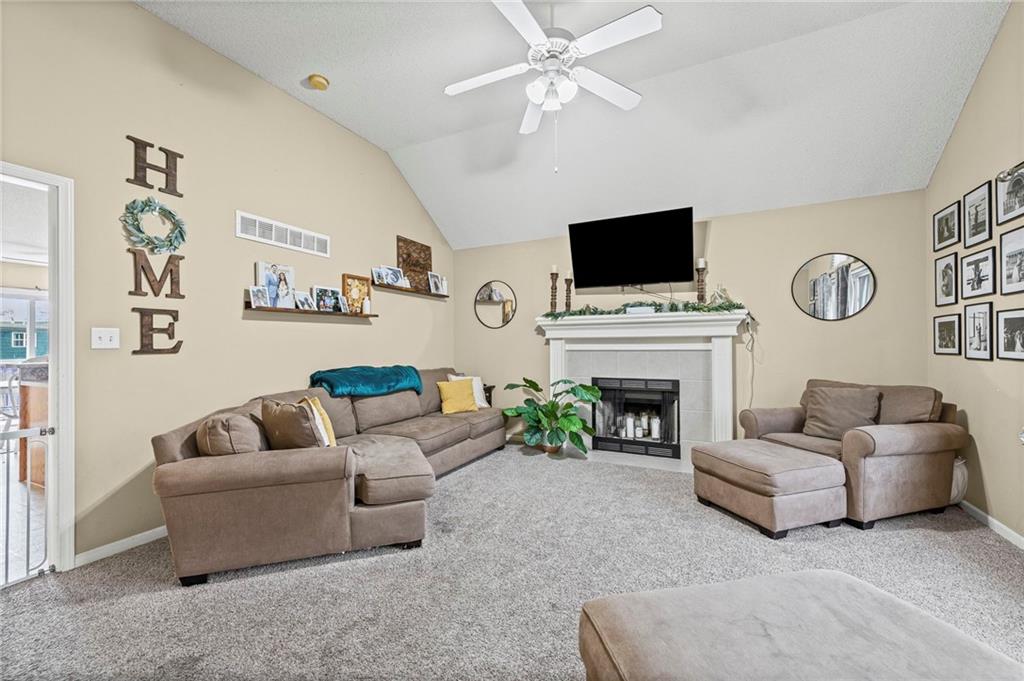 435 North Queen Ridge Avenue Independence, MO 64056 - Photo 3 of 32