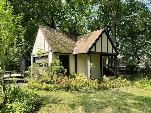 $239,000 | 709 Parkway East, Utica, NY 13501