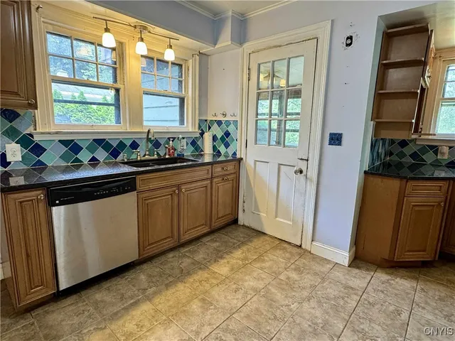 $239,000 | 709 Parkway East, Utica, NY 13501