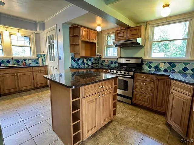 $239,000 | 709 Parkway East, Utica, NY 13501