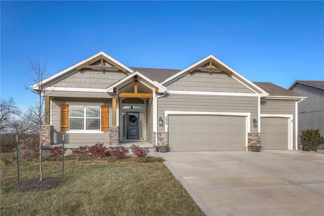 $510,000 | 2926 Southwest Arboridge Drive, Lee's Summit, MO 64082