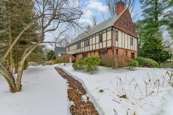 $2,250,000 | 764 Hammond Street, Brookline, MA 02467