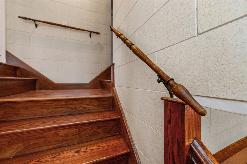 764 Hammond Street Brookline, MA 02467 - Photo 6 of 32