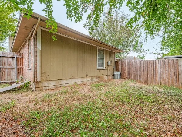 $1,695 | 1700 Windsong Lane, Irving, TX 75060