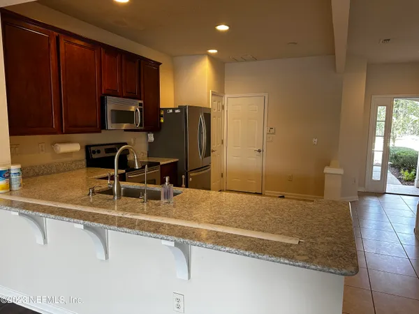 $1,995 | 4221 Marblewood Lane, Jacksonville, FL 32216