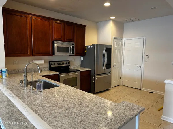 $1,995 | 4221 Marblewood Lane, Jacksonville, FL 32216