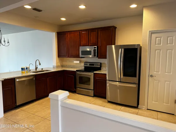 $1,995 | 4221 Marblewood Lane, Jacksonville, FL 32216