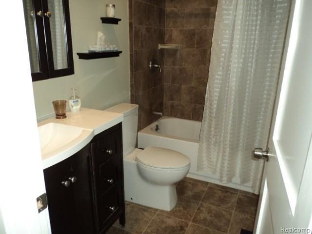 421 Taylor Avenue Rochester, MI 48307 - Photo 16 of 19 16.JPG