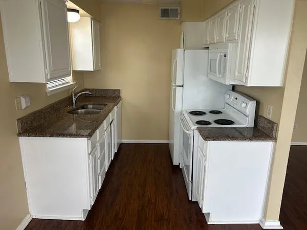 $1,200 | 4610 Chaha Road, Unit 206, Garland, TX 75043