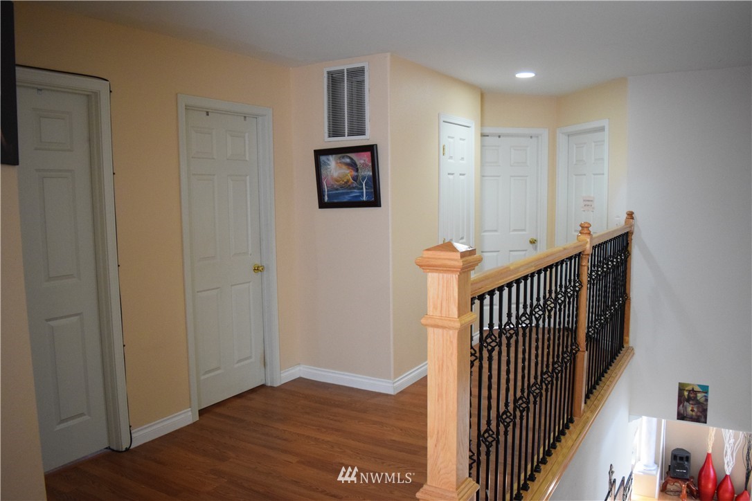 17805 110th Place Southeast Renton, WA 98055 - Photo 12 of 23 Gallery Image 12