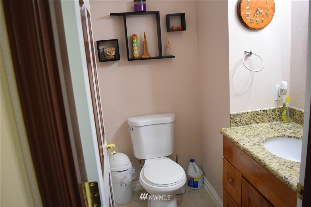 17805 110th Place Southeast Renton, WA 98055 - Photo 5 of 23 Gallery Image 5
