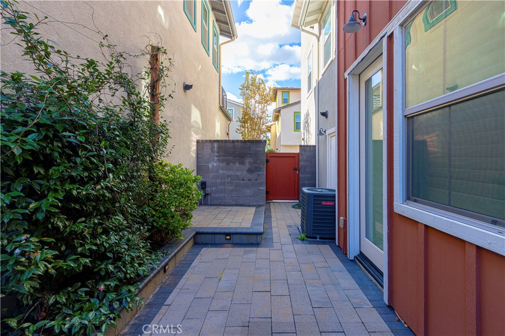 166 Natal Road Rancho Mission Viejo, CA 92694 - Photo 7 of 45 a view of a corridor