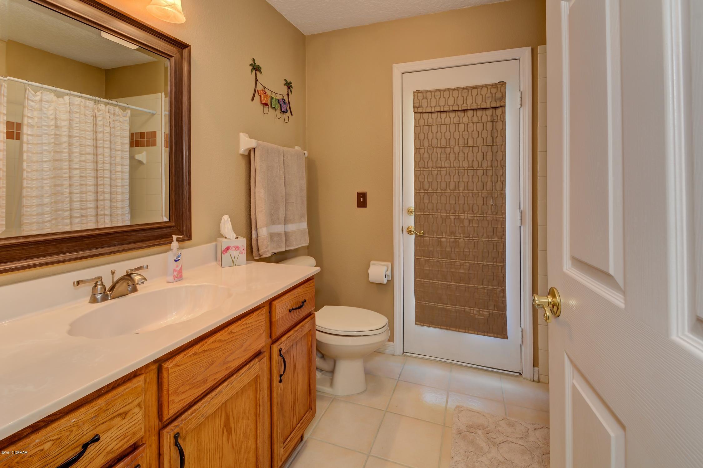 655 Mercers Fernery Road DeLand, FL 32720 - Photo 21 of 33 Guest_Bath