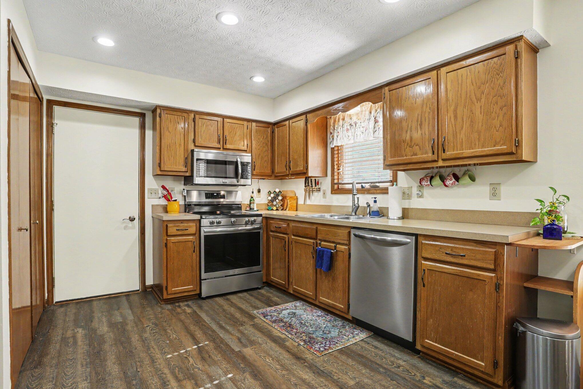 530 Long Road Pickerington, OH 43147 - Photo 13 of 46 Kitchen