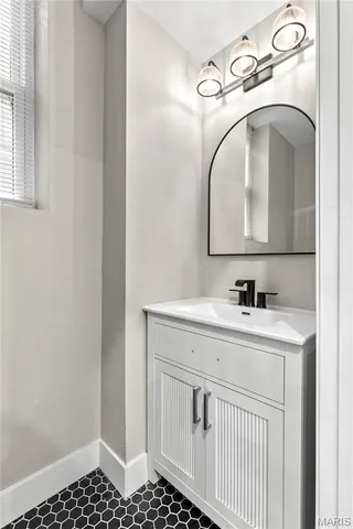 $380,000 | 3633 Nebraska Avenue, St. Louis, MO 63118