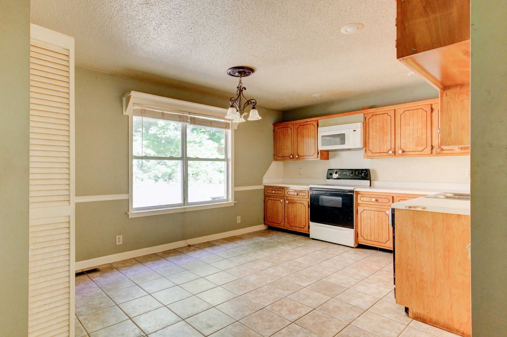 2092 Sanders Road Clarksville, TN 37043 - Photo 13 of 42 Gallery Image 13